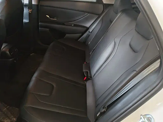 Hyundai Elantra — Фото автомобиля 16