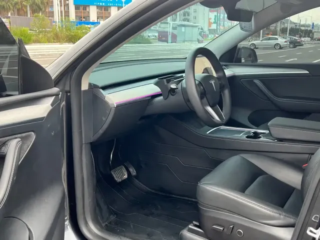 Tesla Model Y — Фото автомобиля 8