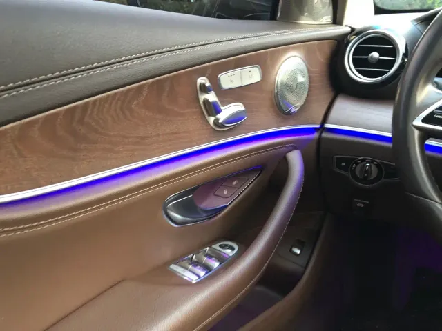 Mercedes-Benz E-Class — Фото автомобиля 8