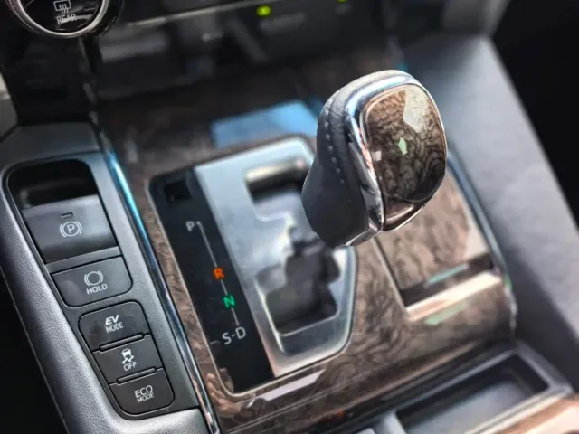 Toyota Alphard — Фото автомобиля 25