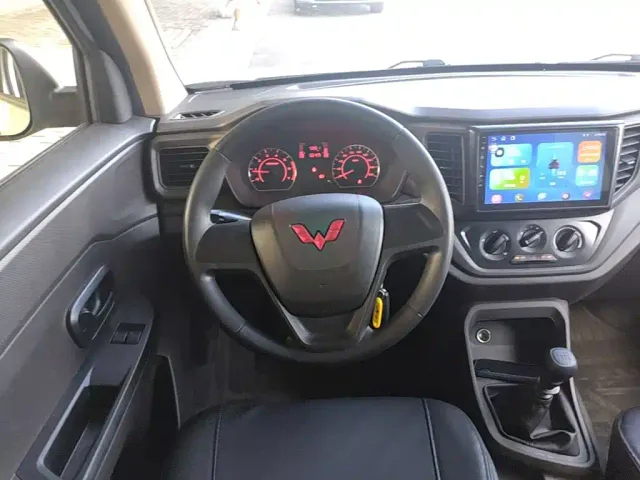 Wuling Hongguang V — Фото автомобиля 6
