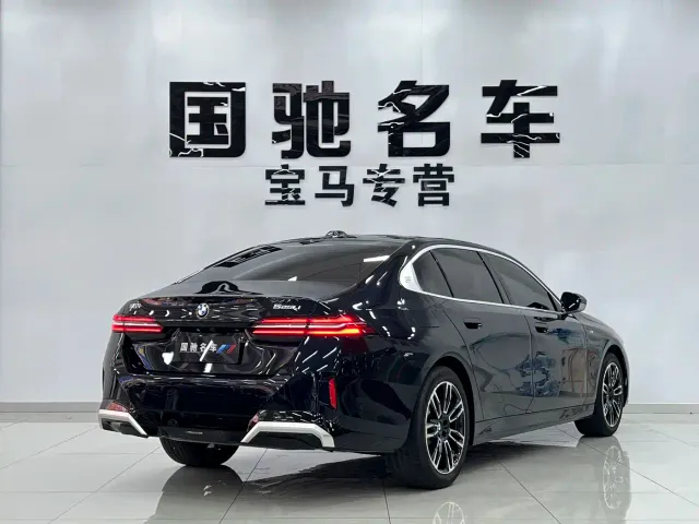 BMW 5 Series — Фото автомобиля 5