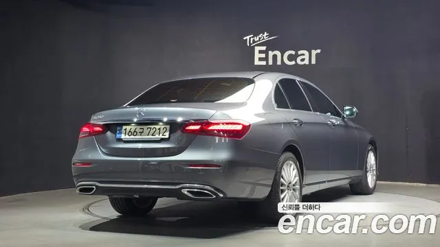Mercedes-Benz E-Class — Фото автомобиля 2