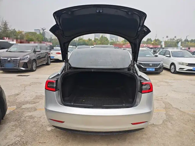 Tesla Model 3 — Фото автомобиля 14