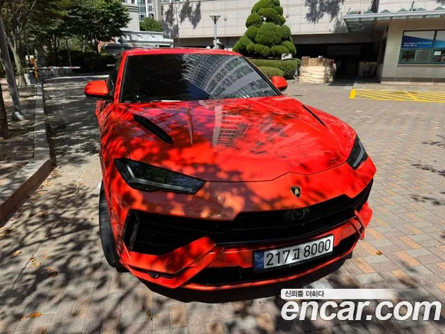 Фотография автомобиля — Lamborghini Urus