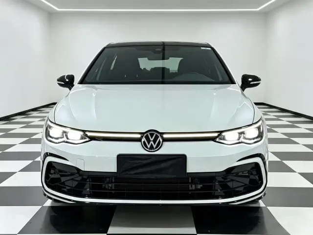 Volkswagen Golf — Фото автомобиля 2