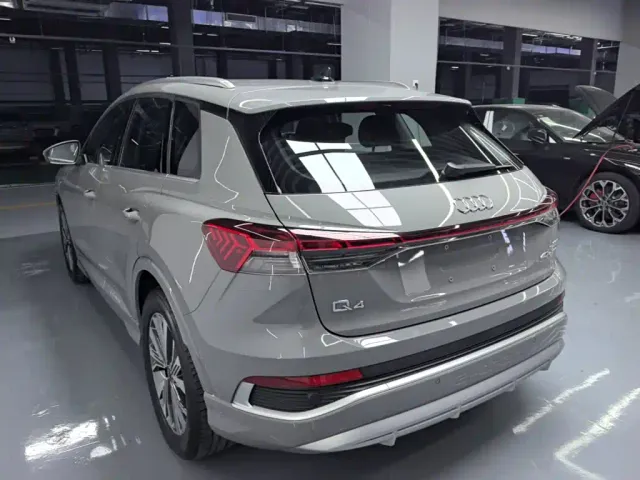 Audi Q4 e-tron — Фото автомобиля 4