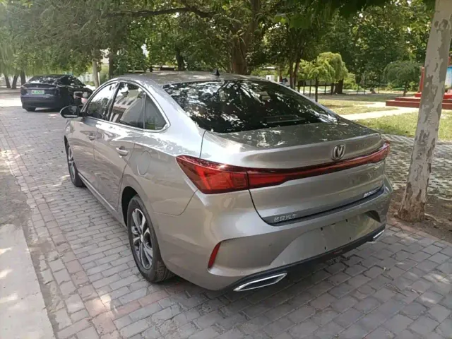 Changan Eado — Фото автомобиля 4