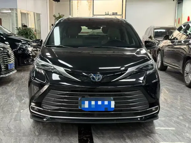 Toyota Sienna — Фото автомобиля 2