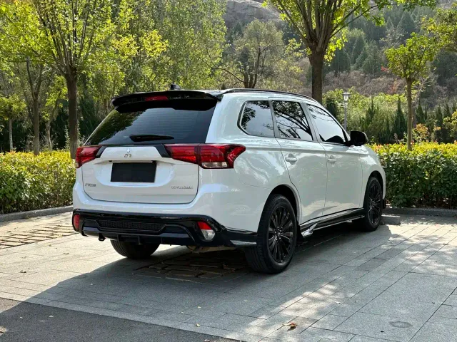 Mitsubishi Outlander — Фото автомобиля 4