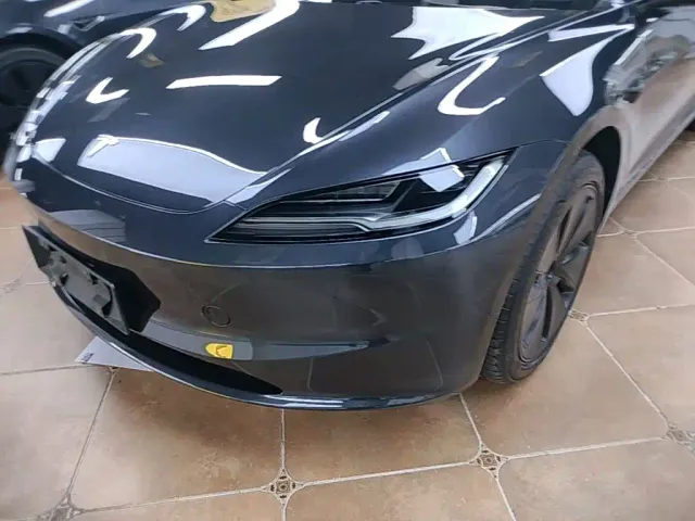 Tesla Model 3 — Фото автомобиля 23