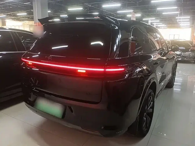 Li Auto L8 — Фото автомобиля 6