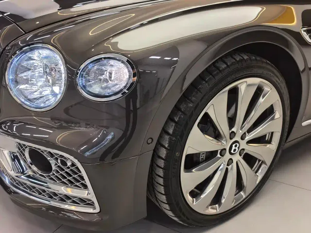 Bentley Flying Spur — Фото автомобиля 7