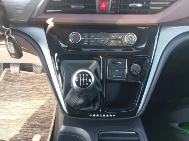 JAC Refine M3 — Фото автомобиля 13