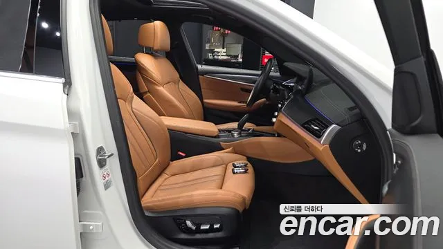 BMW 5 Series G30 — Фото автомобиля 11