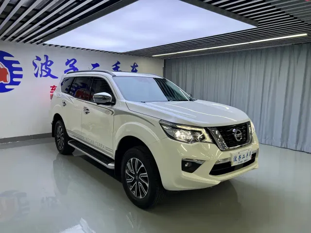 Nissan Terra — Фото автомобиля 3