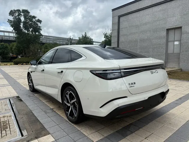 BYD Seal 07 DM-i — Фото автомобиля 17