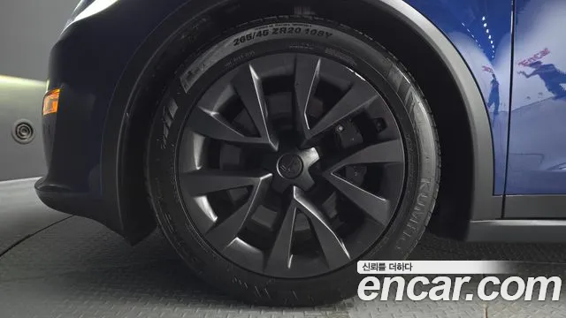Tesla Model X — Фото автомобиля 5