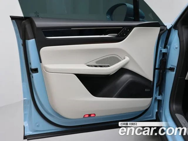 Porsche Macan Electric — Фото автомобиля 8