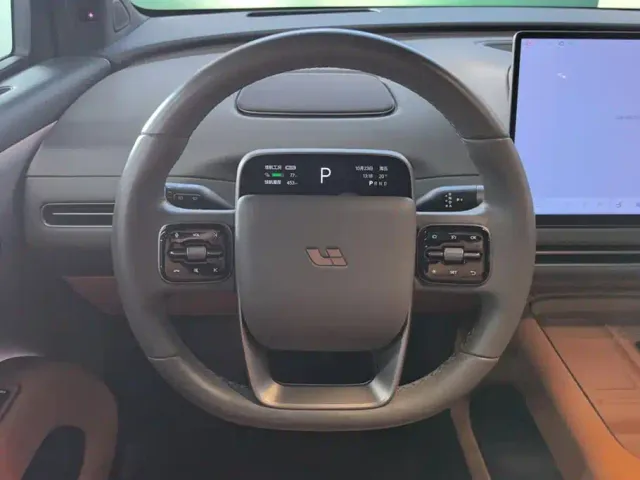 Li Auto i8 — Фото автомобиля 15