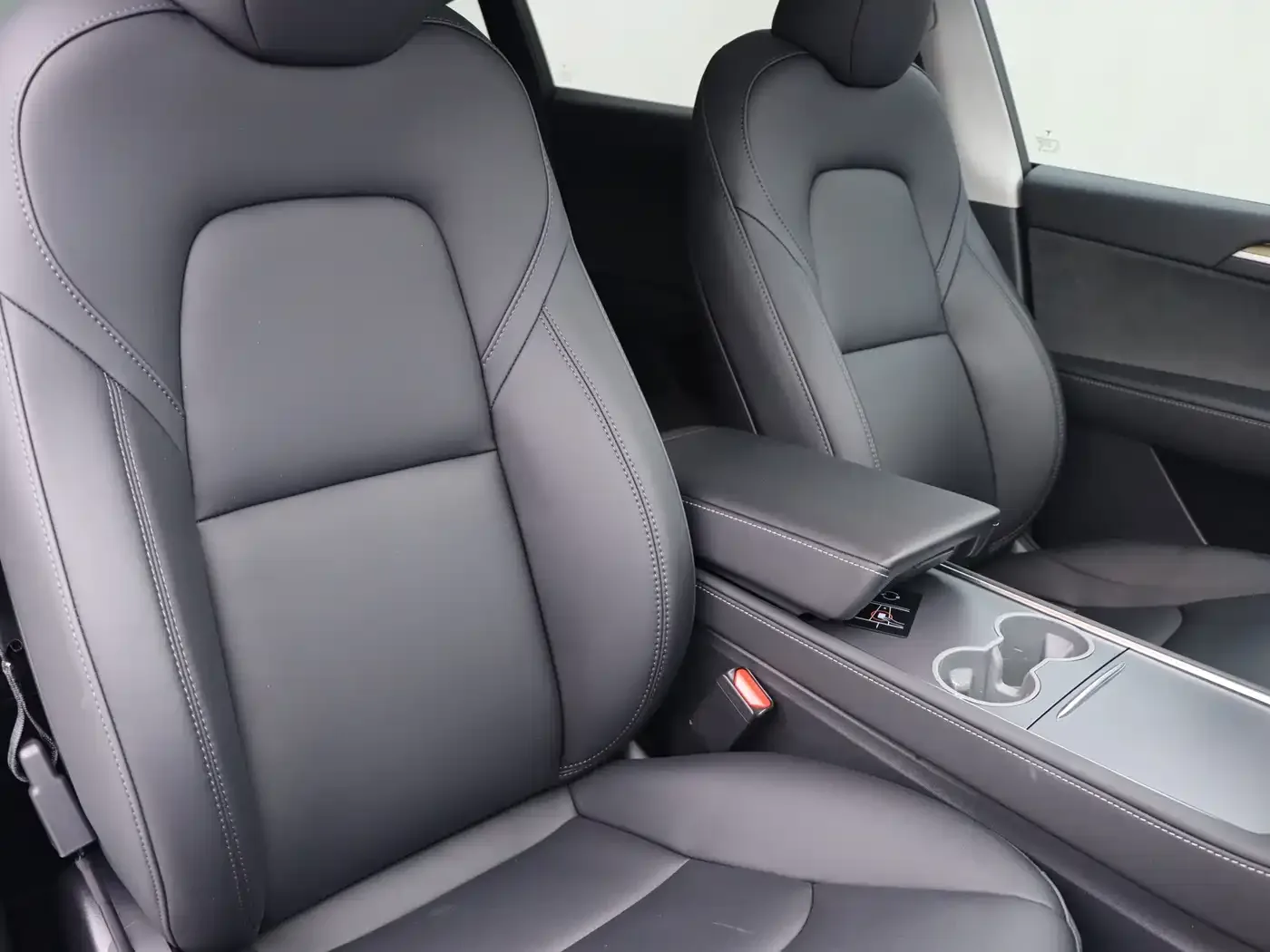 Tesla Model Y 2022 Facelift Rear-Wheel Drive Version — Фото автомобиля 10