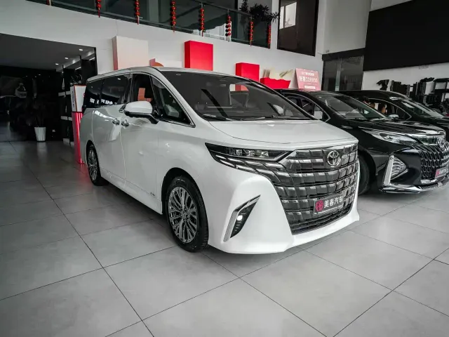 Toyota Alphard — Фото автомобиля 2