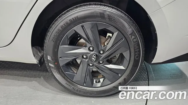 Hyundai Avante CN7 — Фото автомобиля 5