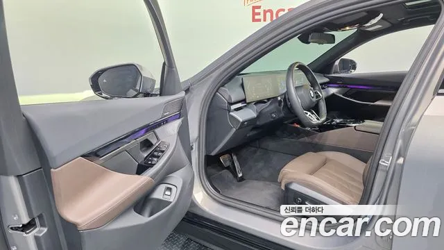 BMW 5 Series G60 — Фото автомобиля 9