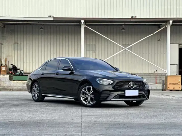 Mercedes-Benz E-Class — Фото автомобиля 3