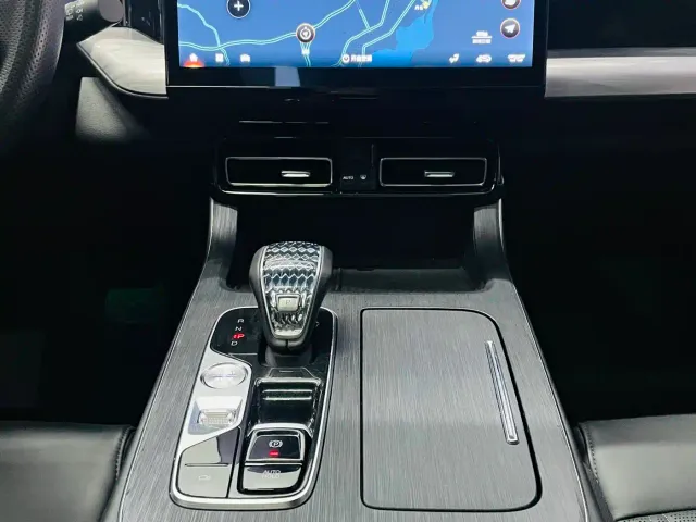GAC Trumpchi GS8 — Фото автомобиля 13