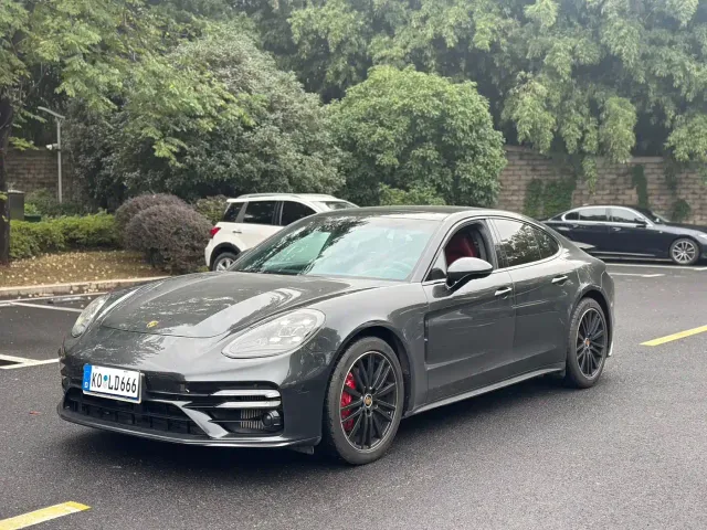 Фотография автомобиля — Porsche Panamera