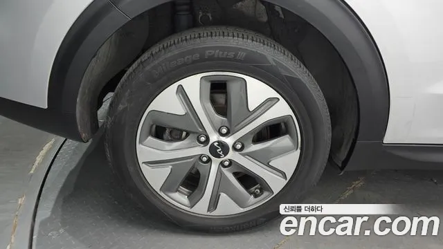 Kia Niro — Фото автомобиля 5
