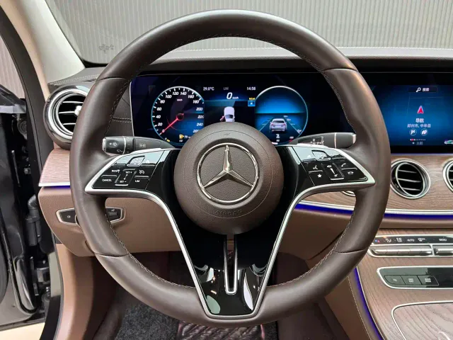 Mercedes-Benz E-Class — Фото автомобиля 5