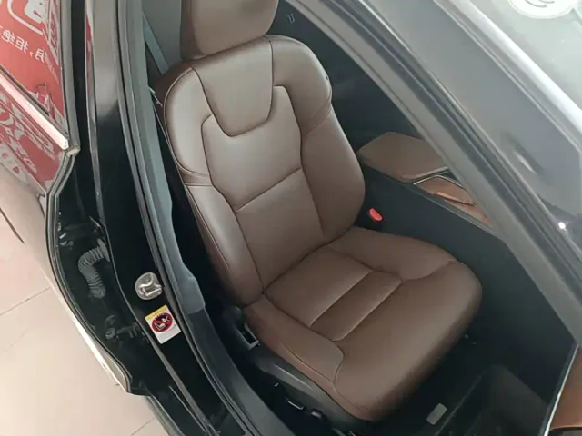 Volvo S90 — Фото автомобиля 24