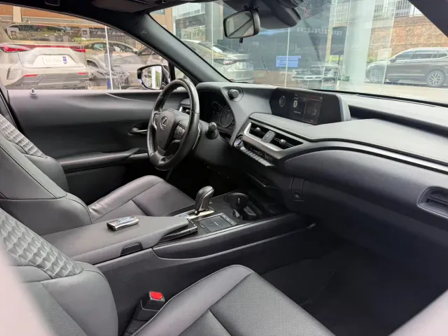 Lexus UX — Фото автомобиля 8