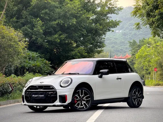 Фотография автомобиля — MINI John Cooper Works
