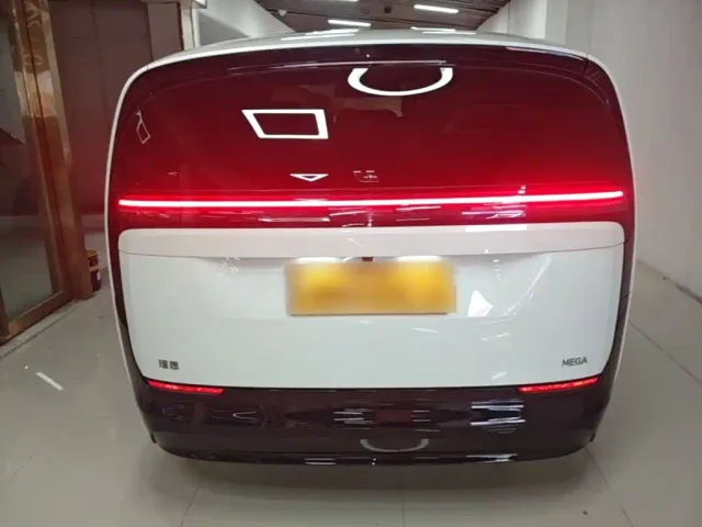 Li Auto MEGA — Фото автомобиля 5