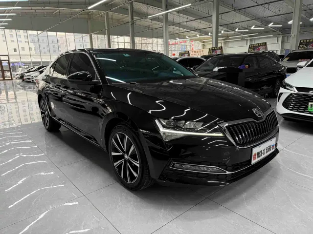 Skoda Superb — Фото автомобиля 3