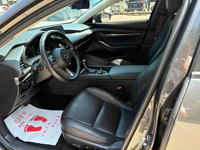 Mazda Axela — Фото автомобиля 6