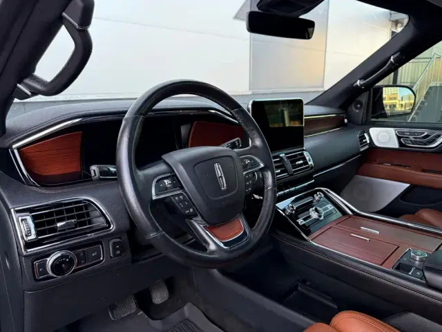 Lincoln Navigator — Фото автомобиля 14