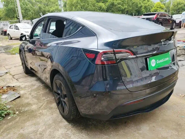 Tesla Model Y — Фото автомобиля 4