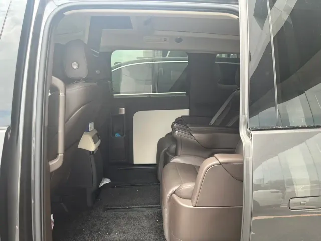 Li Auto Li Auto MEGA 2024 Ultra — Фото автомобиля 4
