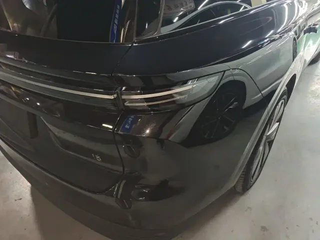Li Auto i8 — Фото автомобиля 7