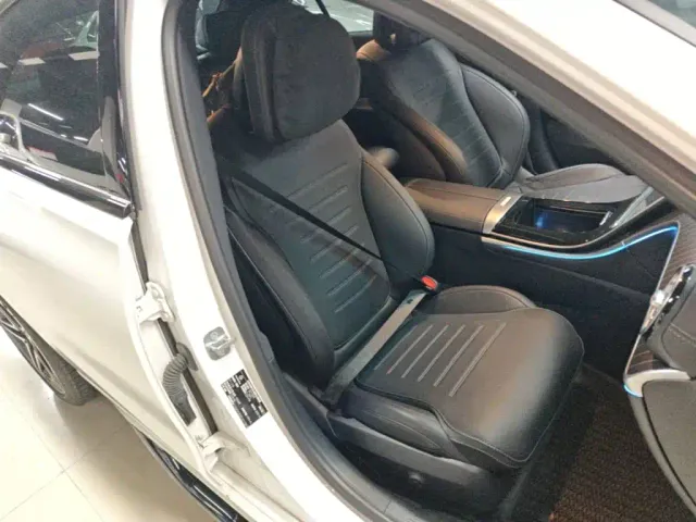 Mercedes-Benz C-Class — Фото автомобиля 24
