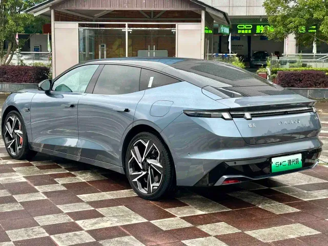 Lynk & Co Z10 — Фото автомобиля 17