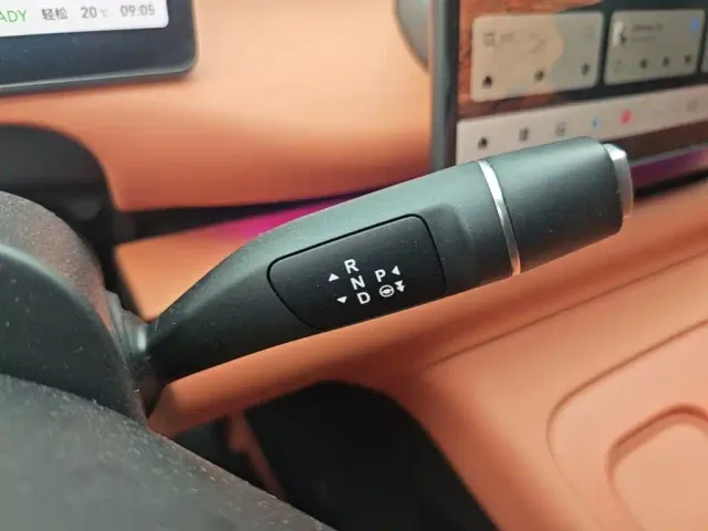 Leapmotor C10 — Фото автомобиля 13
