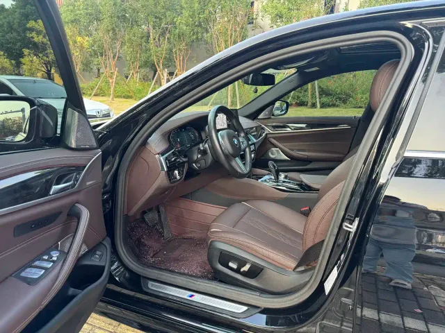 BMW 5 Series — Фото автомобиля 4