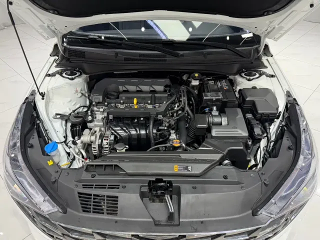 Hyundai Elantra — Фото автомобиля 20