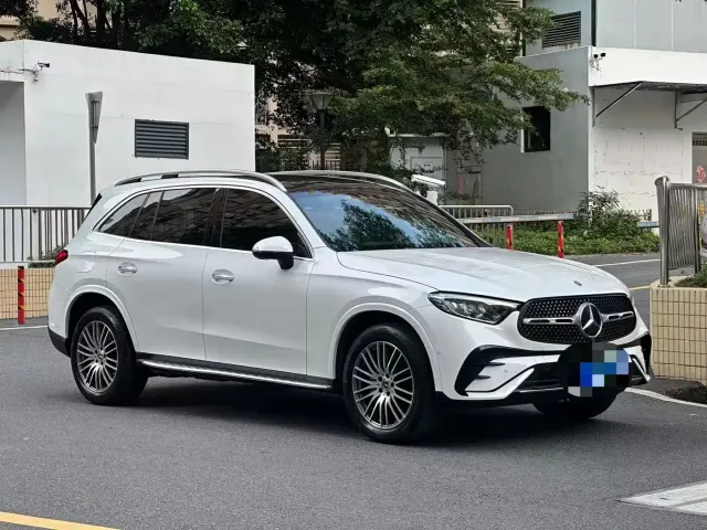 Фотография автомобиля — Mercedes-Benz GLC-Class