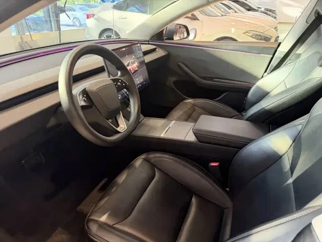 Tesla Model 3 — Фото автомобиля 4